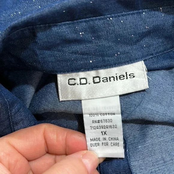 C D Daniels Embroidery with sparkl
Button Down Tshirt 100%cotton - Picture 7 of 11